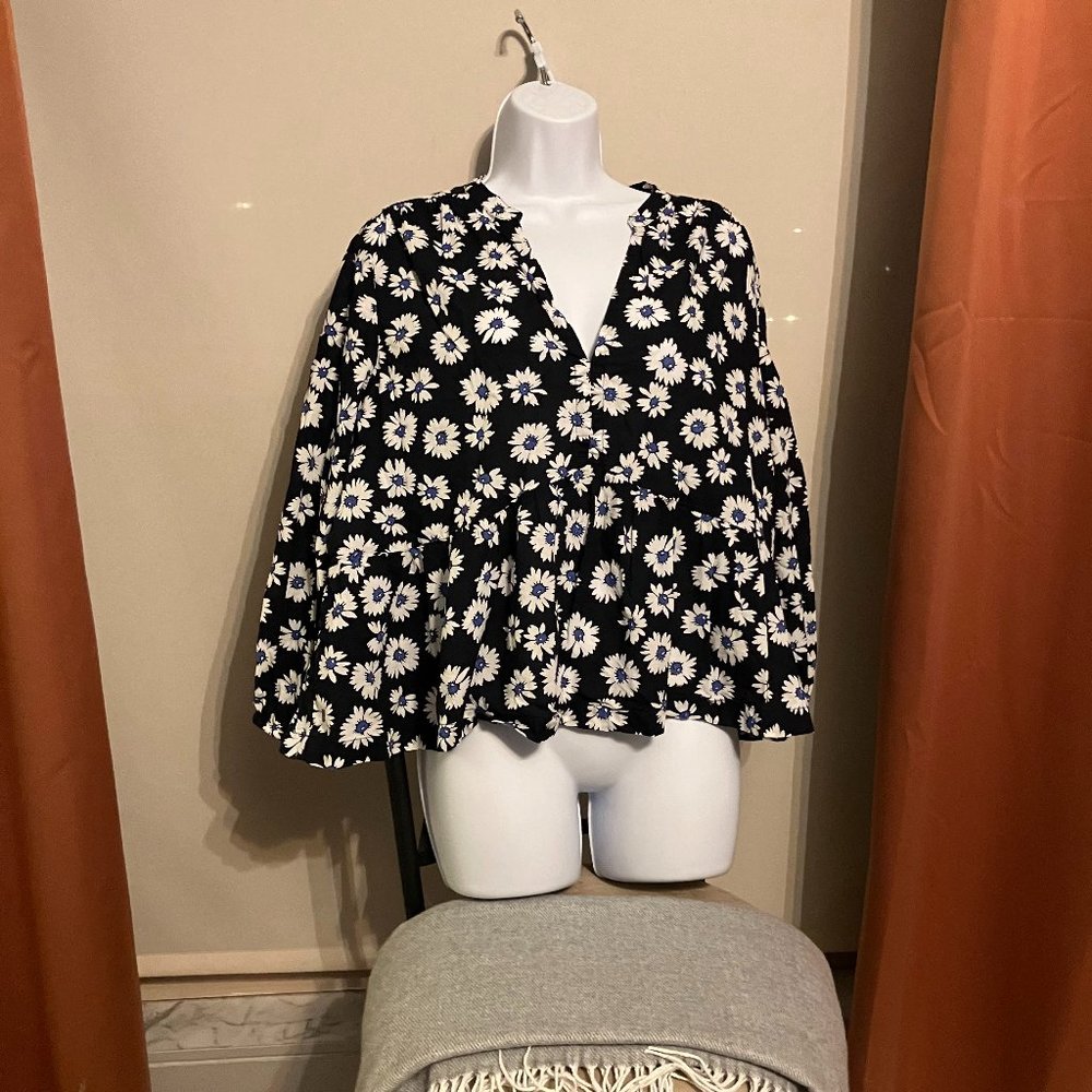 Gap Blue and white floral blouse size L